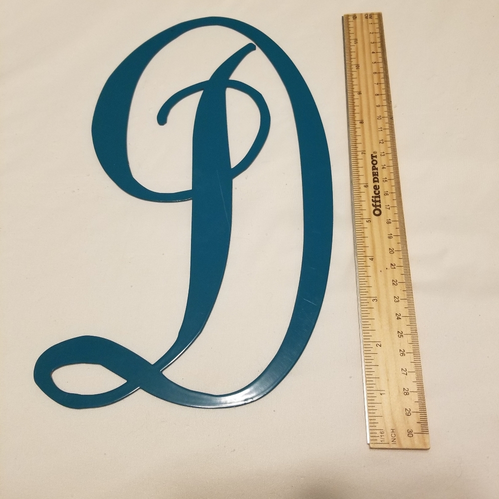 Metal "D" letter